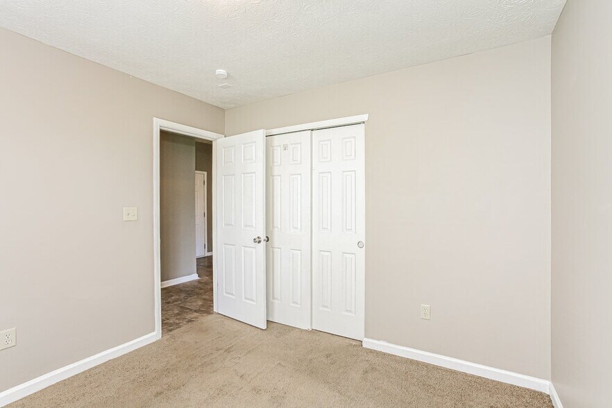 Building Photo - 748 Hollowood Ln