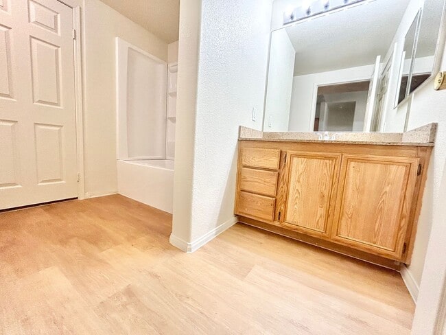 Building Photo - BEAUTIFUL 1 BEDROOM, 1 BATHROOM CONDO LOCA...