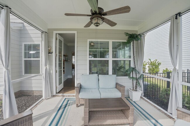 Building Photo - Stunning 4 bedroom 2.5 bath home located in Hampstead Wyndwater Community