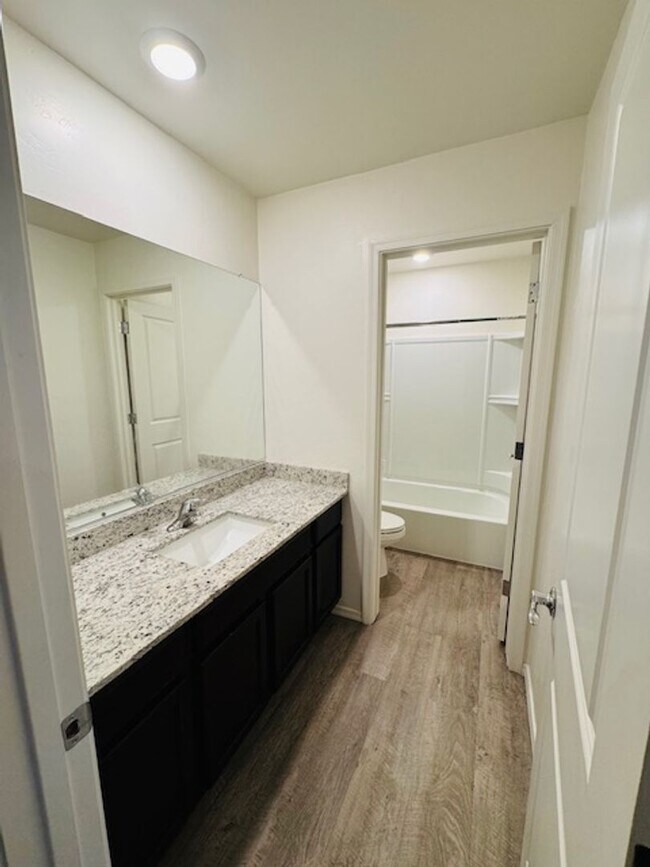 Building Photo - Northwest/ Marana- 5 Bedroom/ 3 Bathroom h...