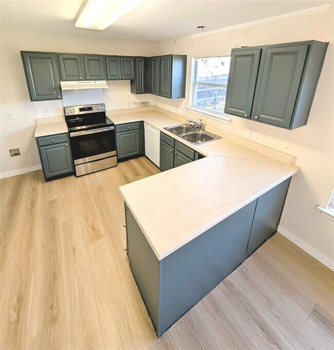 Building Photo - 222 Phillips St