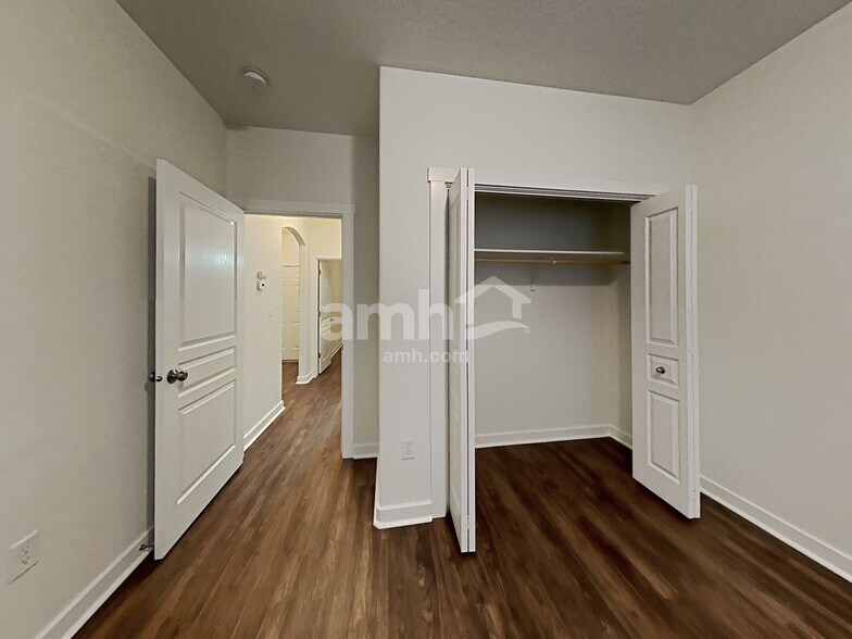 Building Photo - 2643 N Cinnamon Pl