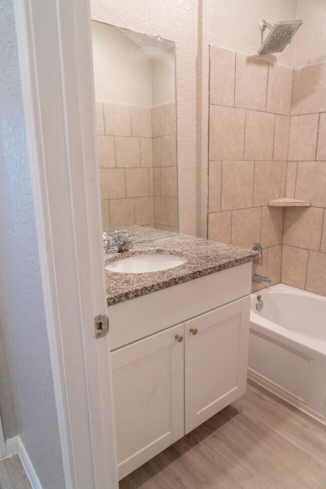 Building Photo - Spacious 3/2 Dream in Converse TX