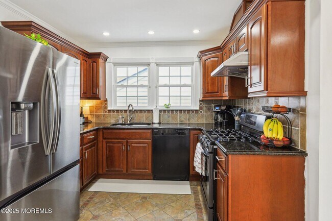 Building Photo - 120 Hulick Pl