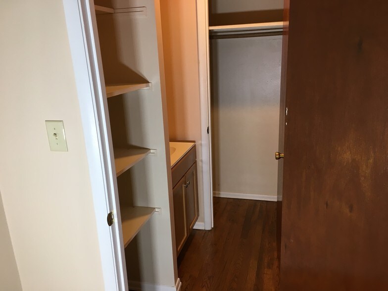 Walk in closet with vanity sink - 8 Kenny Ct