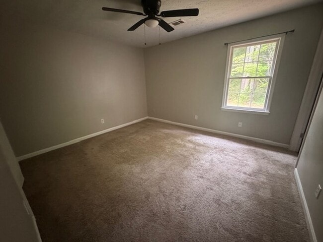 Building Photo - 221 Hearthstone Dr