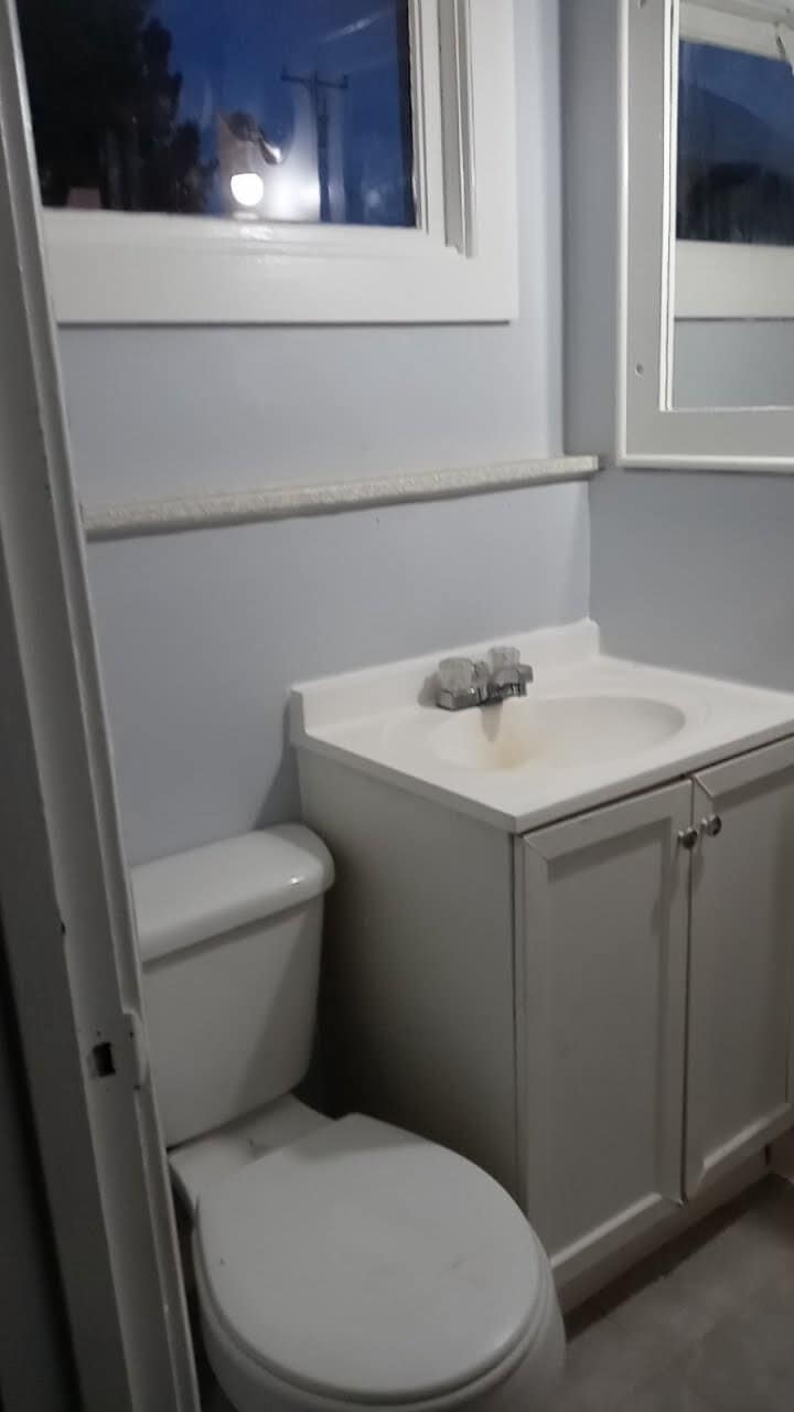 Building Photo - 430 S Holladay Dr