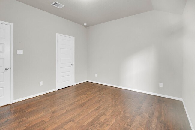 Building Photo - 2421 Bear Crk Dr