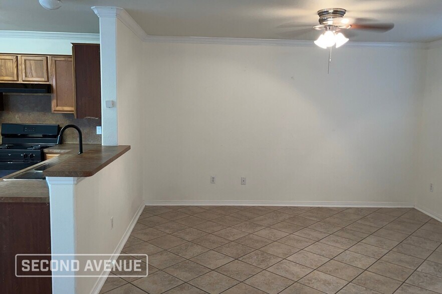 Building Photo - 2201 Encino Dr