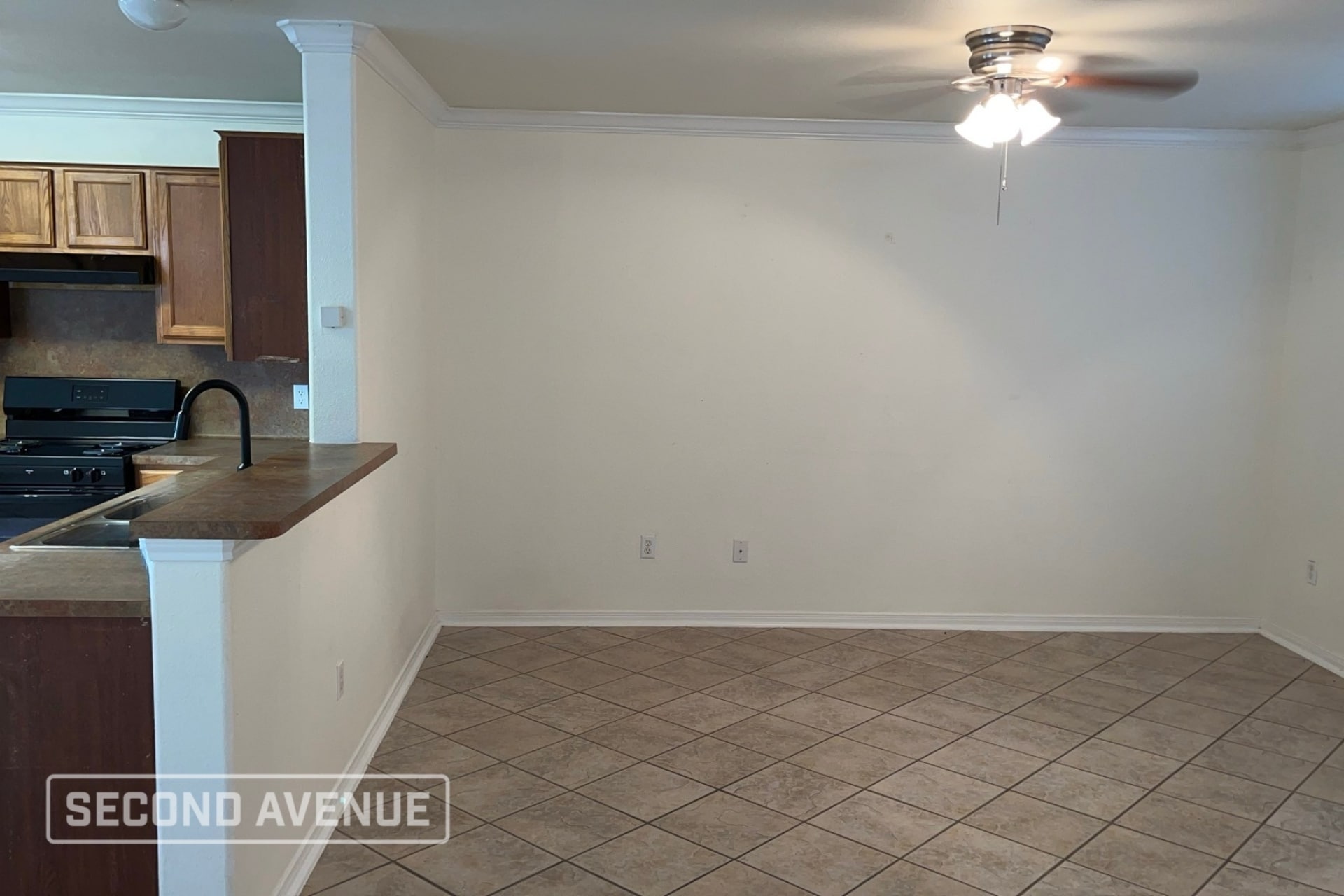 Building Photo - 2201 Encino Dr