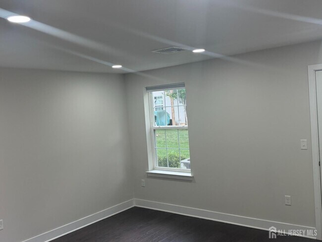 Building Photo - 504 Keenland Ct
