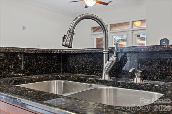 Building Photo - 2938 Selwyn Ave