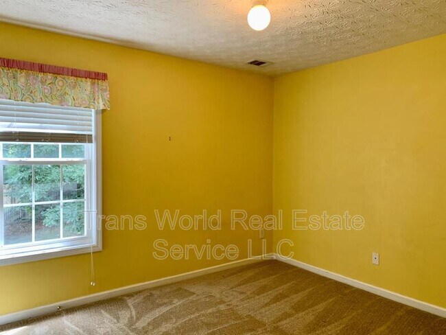 Building Photo - 4442 Keenly Valley Dr NE