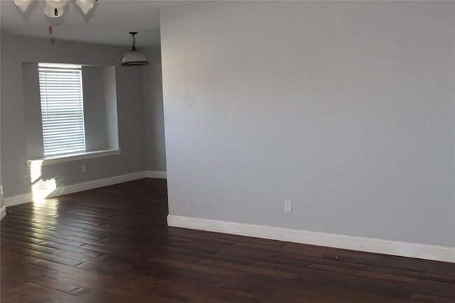 Building Photo - 424 Penny Ln