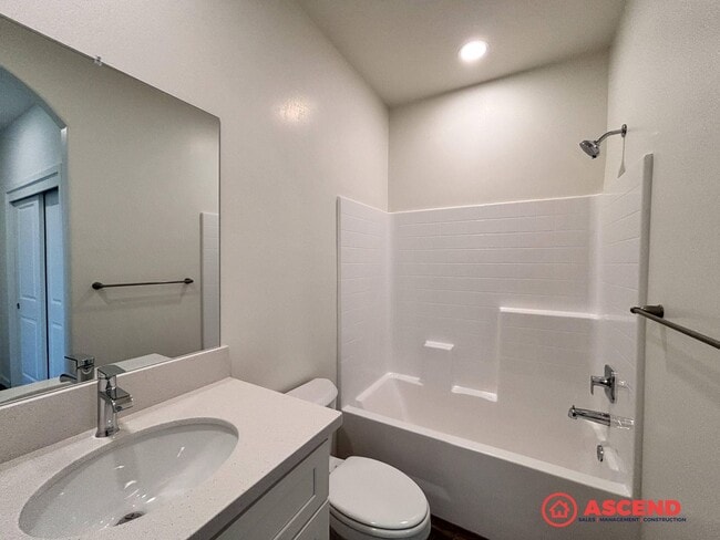 Building Photo - 6012 Curvy Hills Dr