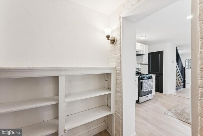 Building Photo - 818 Sylvan St