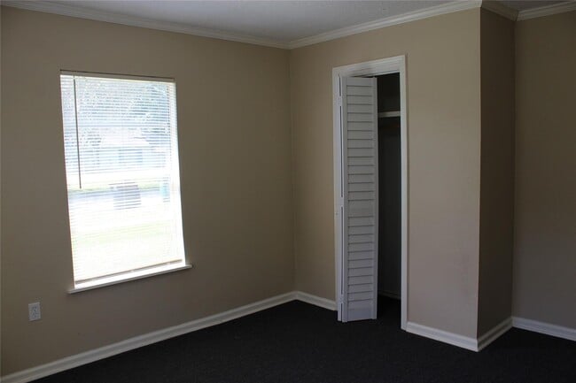 Building Photo - 7739 Greendowns St