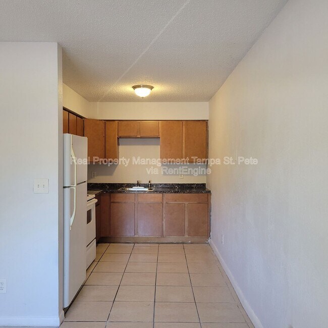 Building Photo - 8427 N 39th St