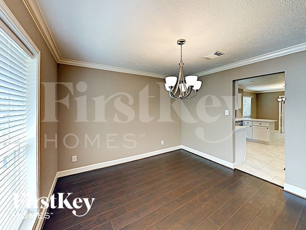 Building Photo - 672 Ravensworth Dr