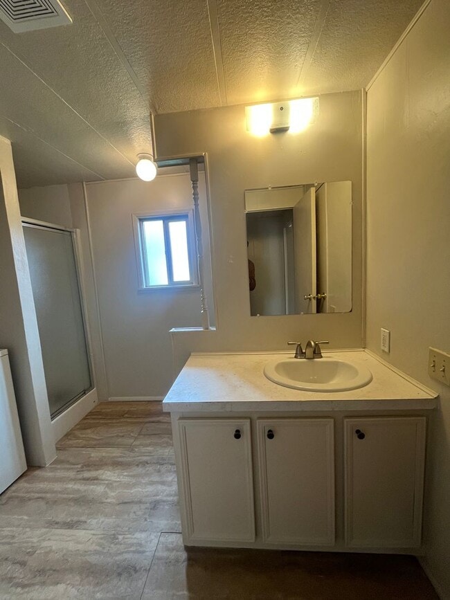 Building Photo - 3-Bedroom 1-Bathrrom home near Dorris Ranch