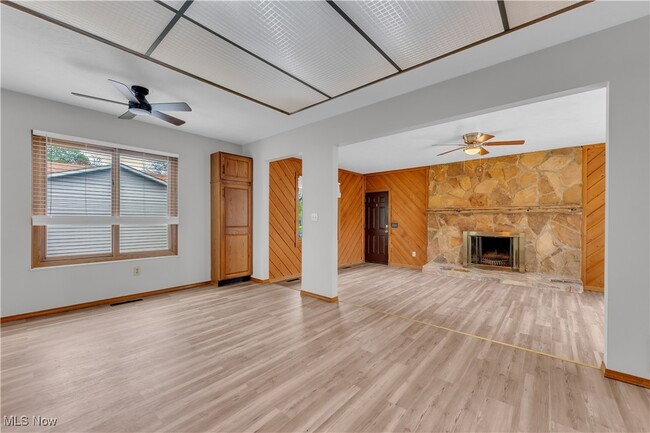 Building Photo - 1021 Larchview Dr