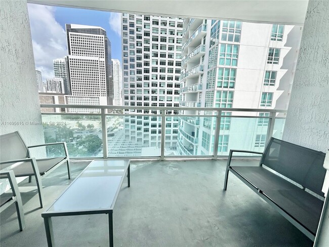 Building Photo - 951 Brickell Ave