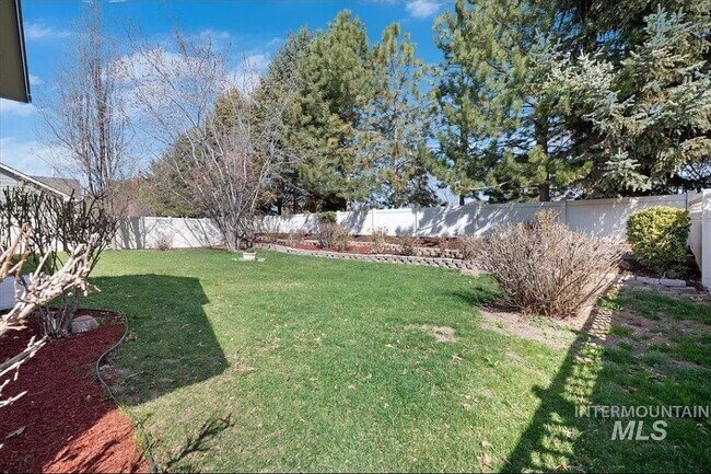 Building Photo - 850 W Heather Woods Dr