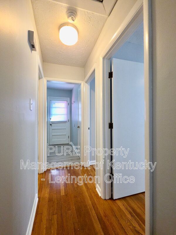 Building Photo - 3510 Lansdowne Dr