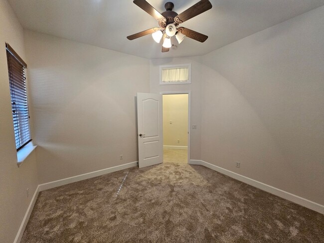 Building Photo - Beautiful Executive Home In Gated Community