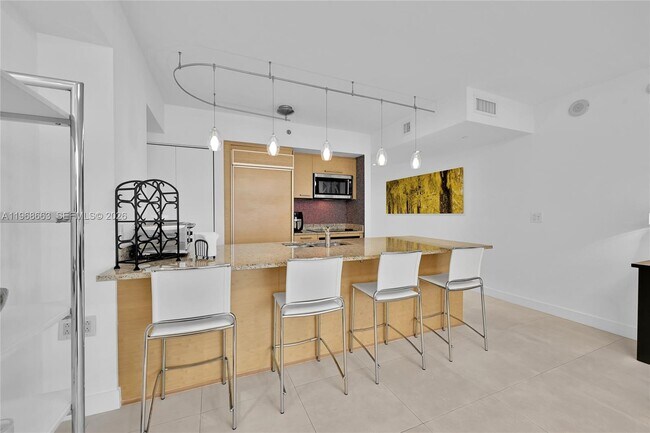 Building Photo - 1830 S Ocean Dr