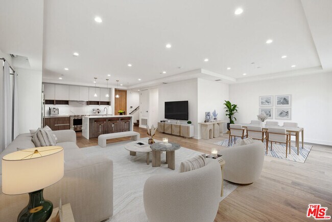 Building Photo - 725 Croft Ave