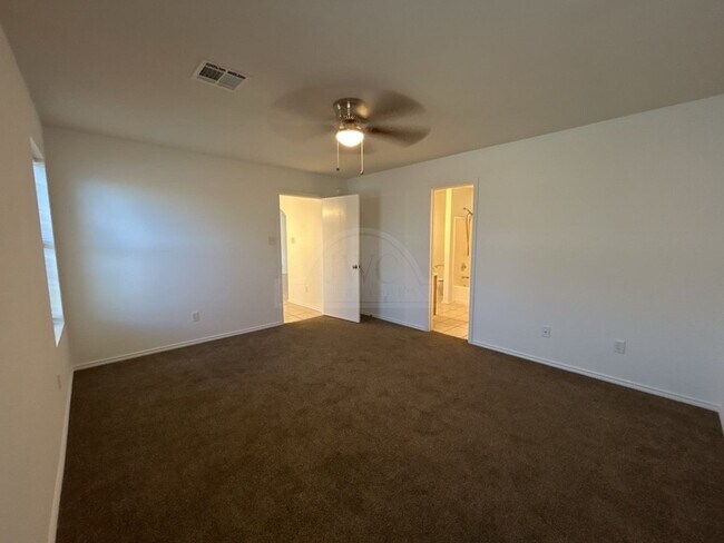 Building Photo - 3908 Fieldcrest Dr