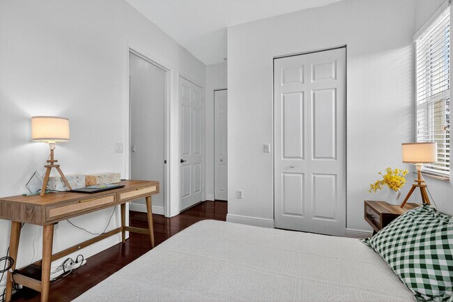 Building Photo - 4700 SW 160th Ave