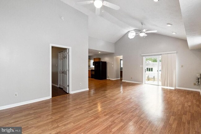 Building Photo - 315 South Dr