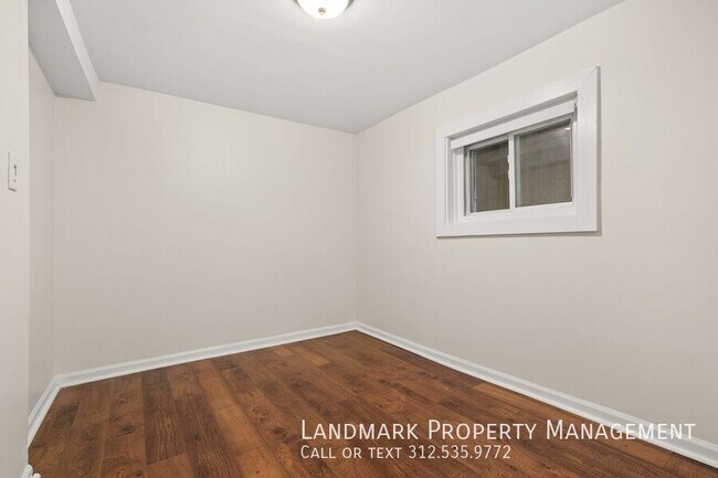 Building Photo - 3742 W Diversey Ave
