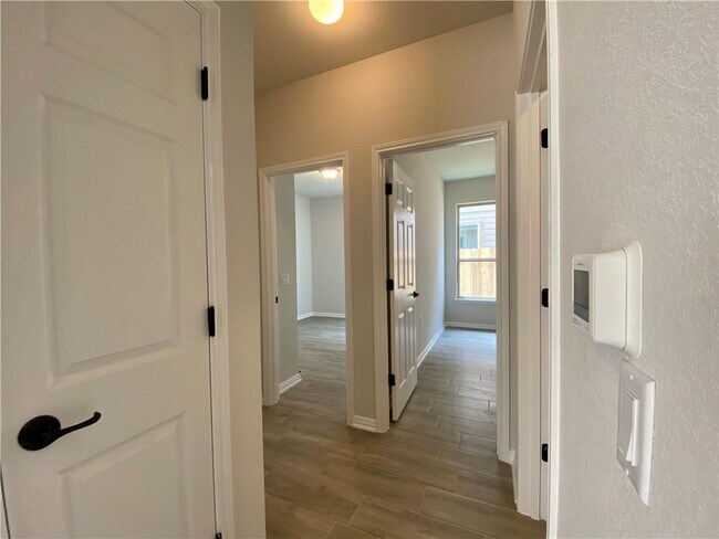 Building Photo - 809 Falkland Trace