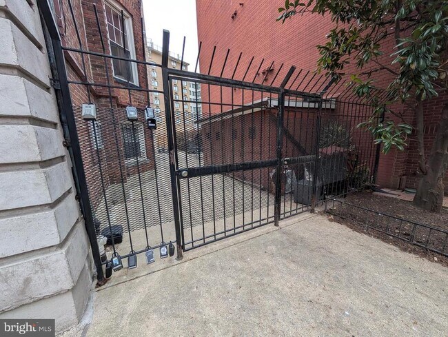 Building Photo - 1332 15th St NW