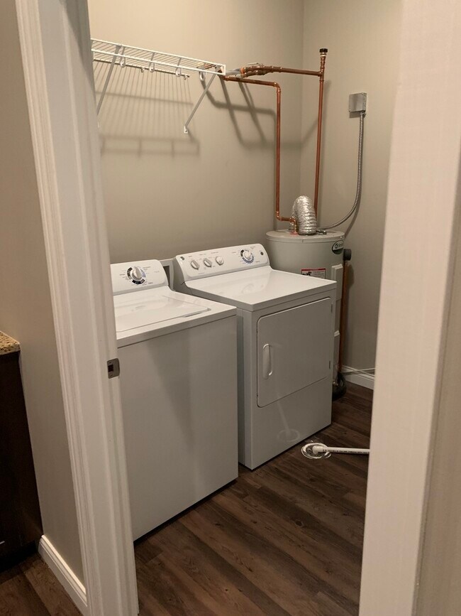 Building Photo - 1534 River Dr