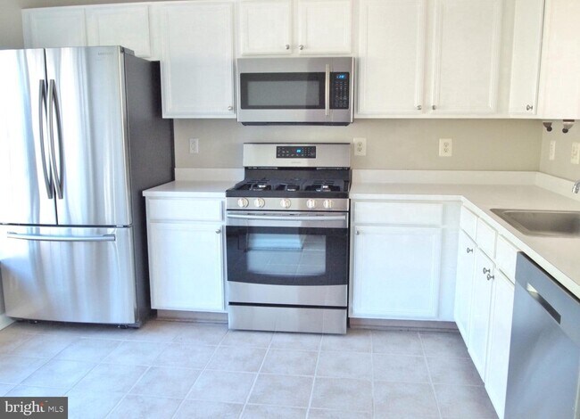 Building Photo - 13713 Palmetto Cir