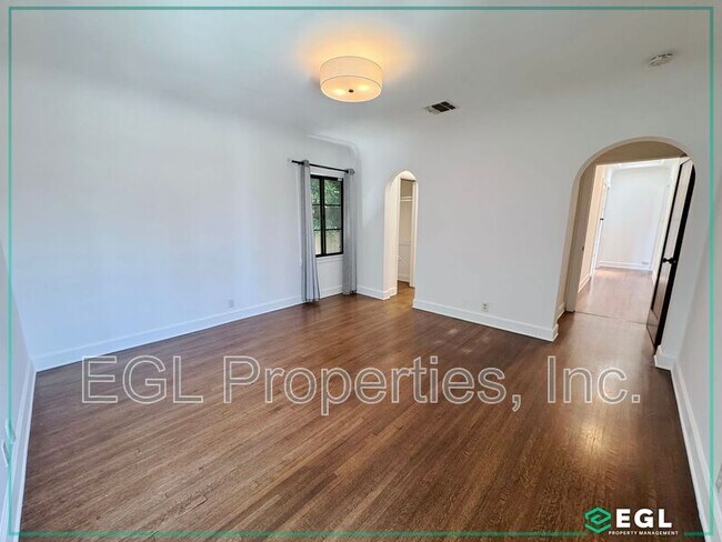 Building Photo - 3927 Degnan Blvd