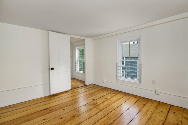 Building Photo - 26 Cabot St
