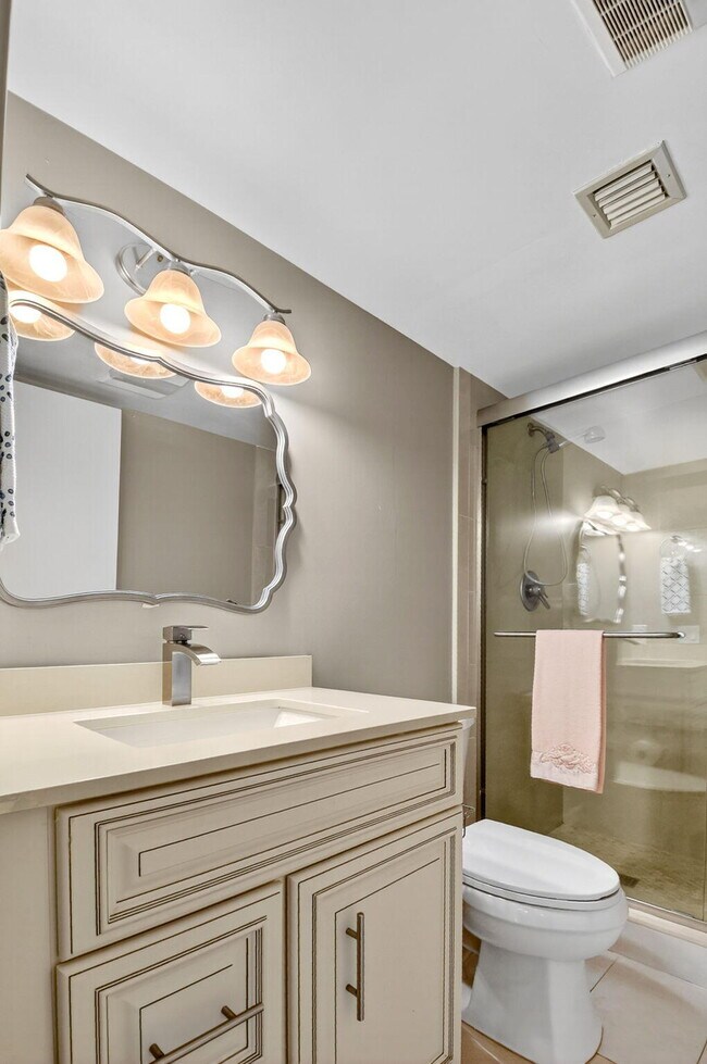 Building Photo - 9900 Pineapple Tree Dr