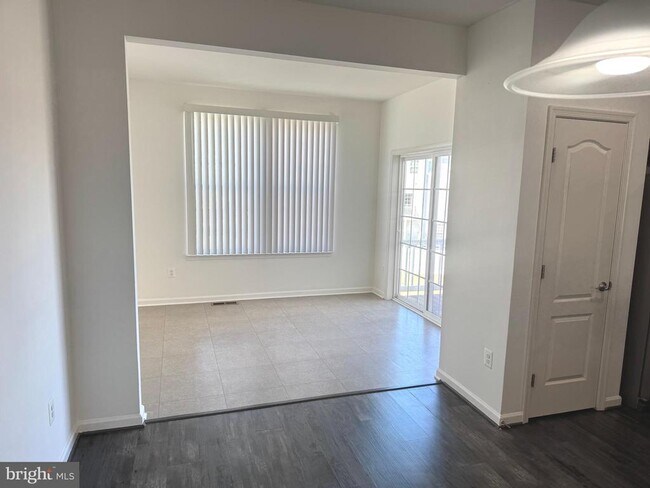 Building Photo - 9610 Eaves Dr