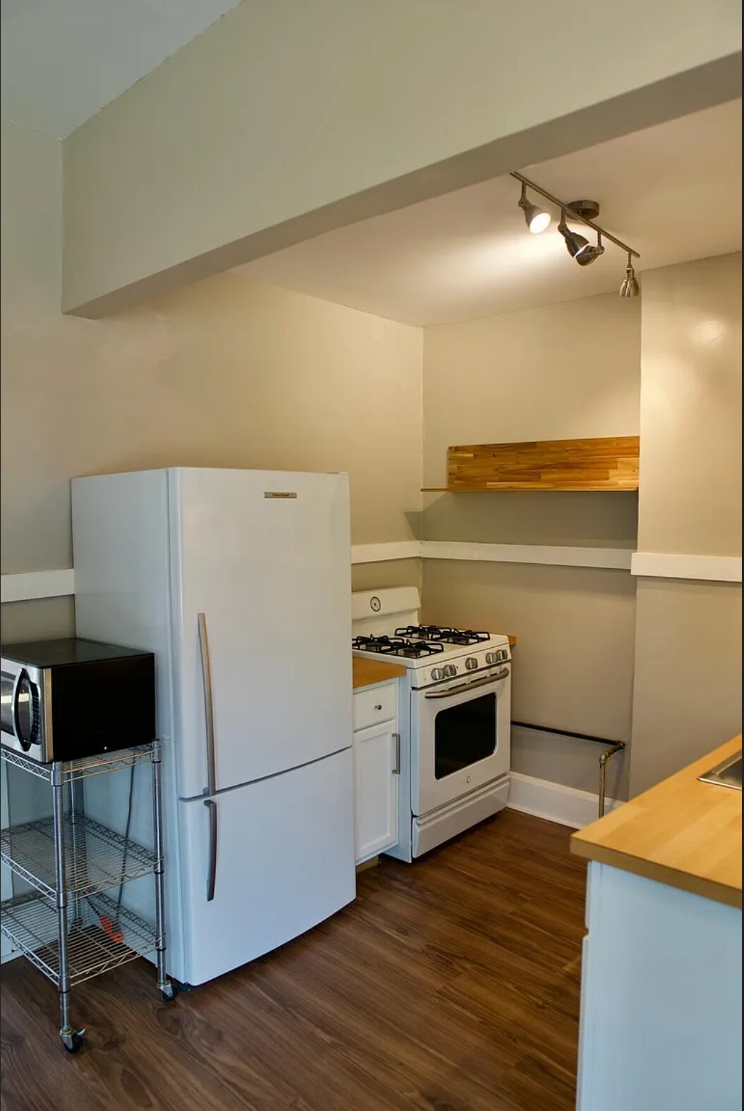 Building Photo - 308 W McMicken Ave