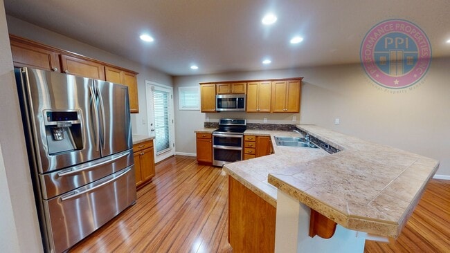 Building Photo - Beaverton - Stylish, Light & Bright, Close To Nike & Intel