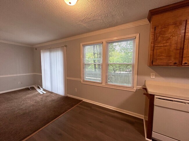 Building Photo - Spacious Townhouse Located In The Heart Of Irmo