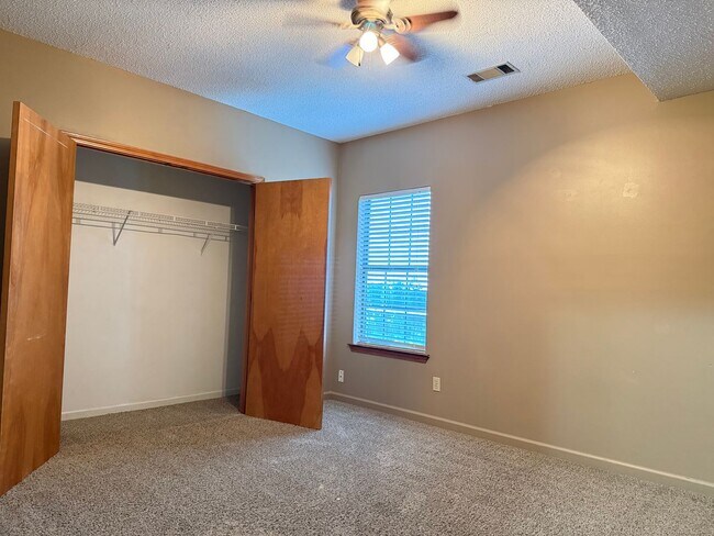 Building Photo - 20 Edgehill Cove