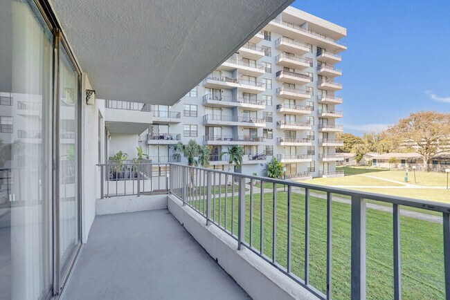 Building Photo - 777 NW 155th Ln