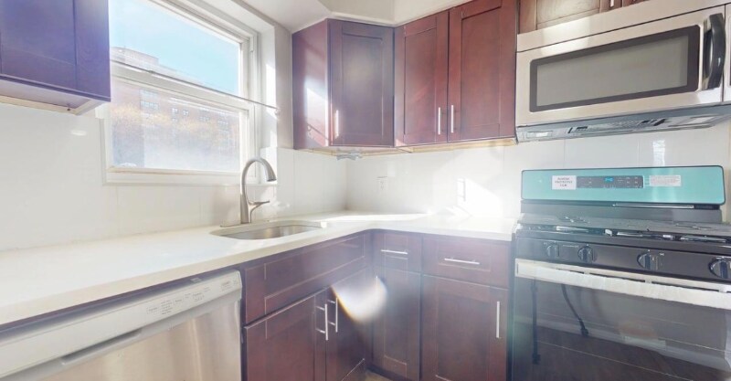 Building Photo - 110-41 62nd Dr