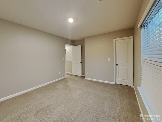 Building Photo - 283 Millen Dr